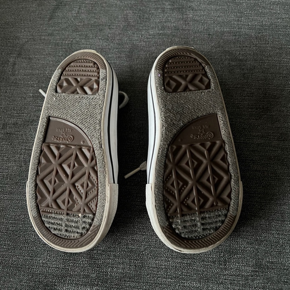 Converse Kids Black and White Sneakers size 7 - Picture 3 of 6